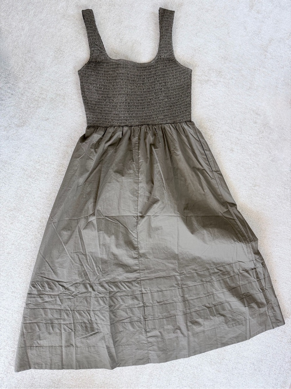 NWT Tuckernuck Smocked Bodice Midi Dress Brown Olive Medium - Picture 3 of 3